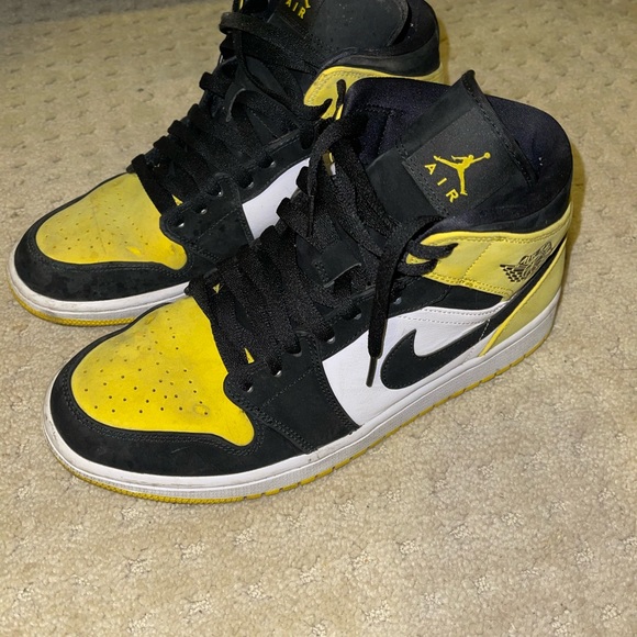 Air Jordon 1 Mid Se Yellow toe - Picture 2 of 7